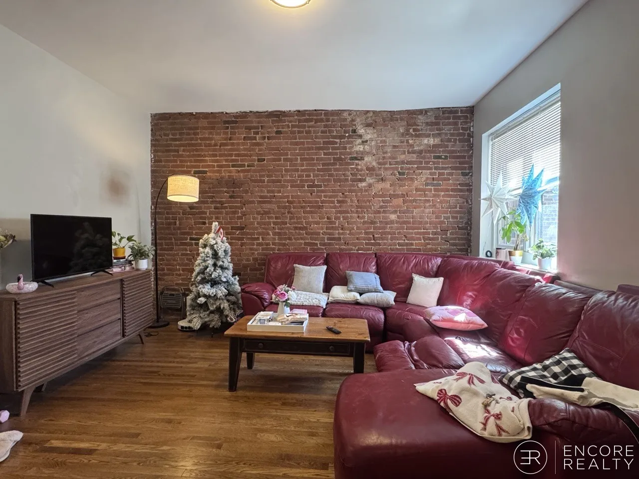 3 bed, 1 bath apartment for rent at 15 Stearns Rd Unit 2, Coolidge Corner — photo 10 of 17