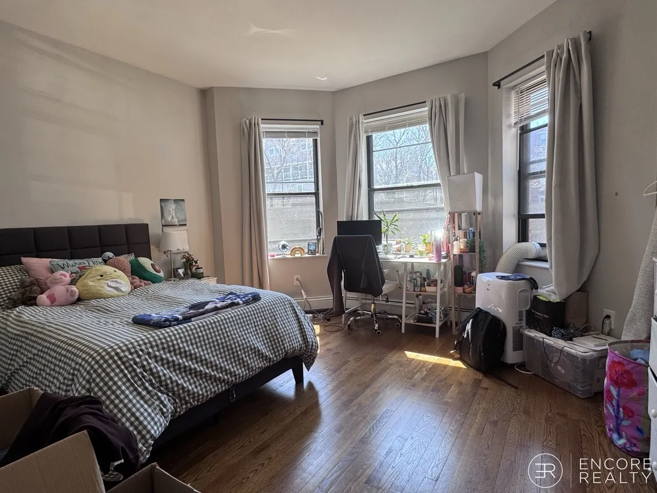 3 bed, 1 bath apartment for rent at 15 Stearns Rd Unit 2, Coolidge Corner — photo 14 of 17