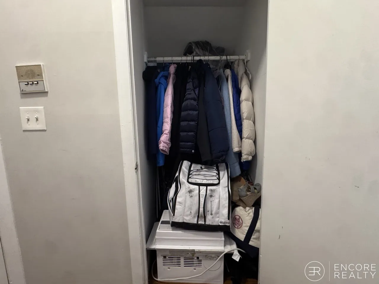 3 bed, 1 bath apartment for rent at 15 Stearns Rd Unit 2, Coolidge Corner — photo 8 of 17