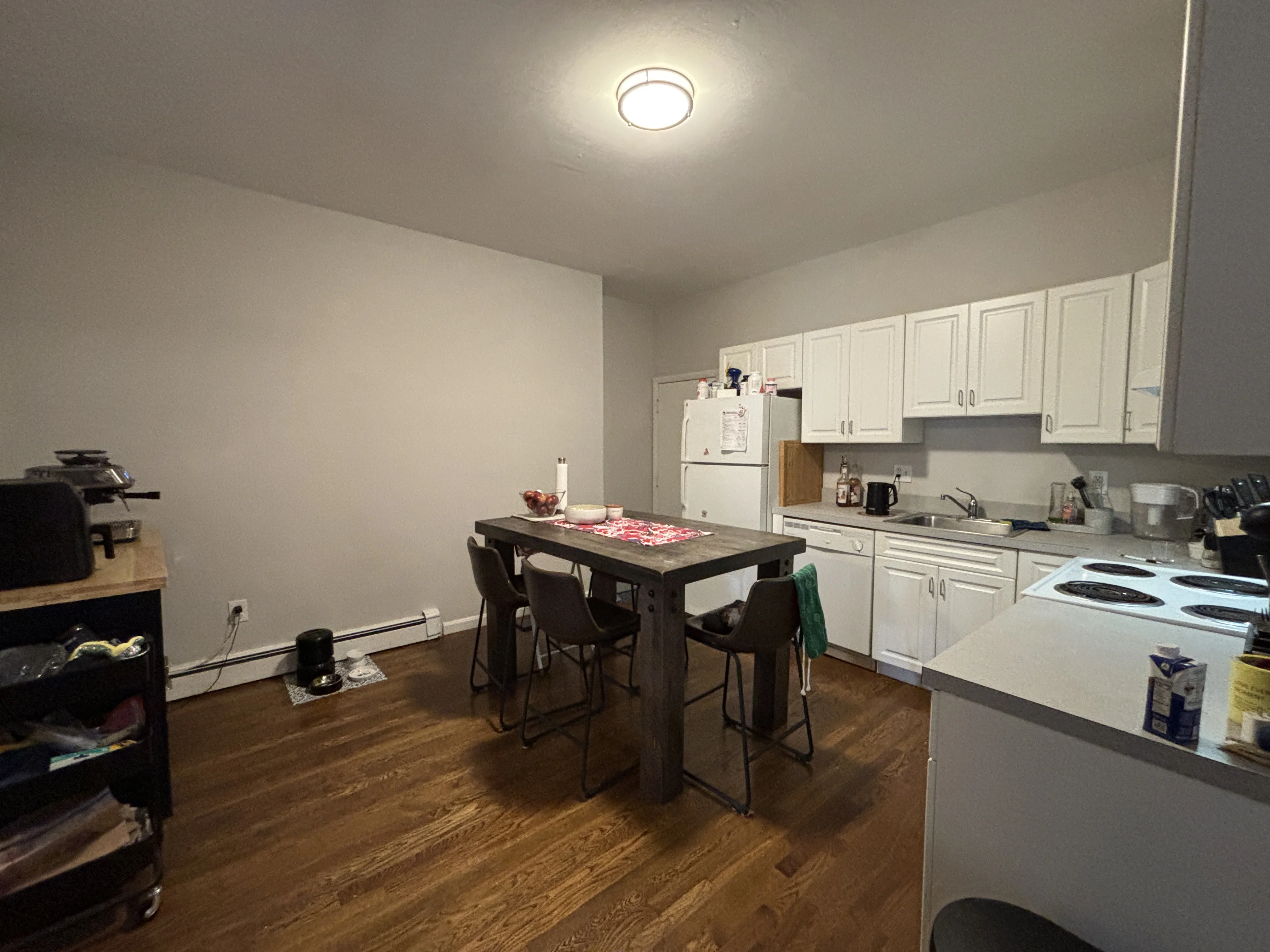 3 bed, 1 bath apartment for rent at 15 Stearns Rd Unit 4, Coolidge Corner — photo 4 of 23