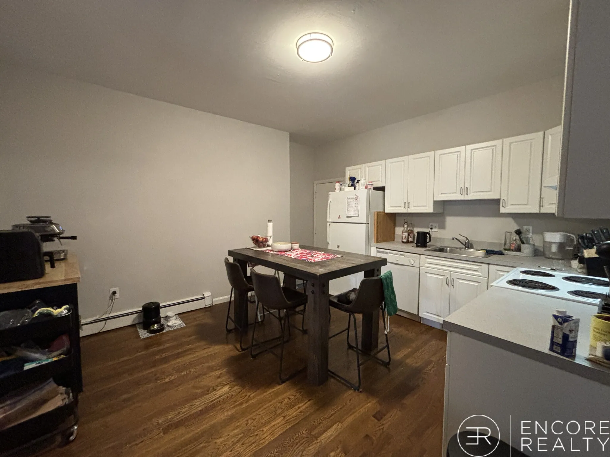 3 bed, 1 bath apartment for rent at 15 Stearns Rd Unit 4a, Coolidge Corner — photo 6 of 25