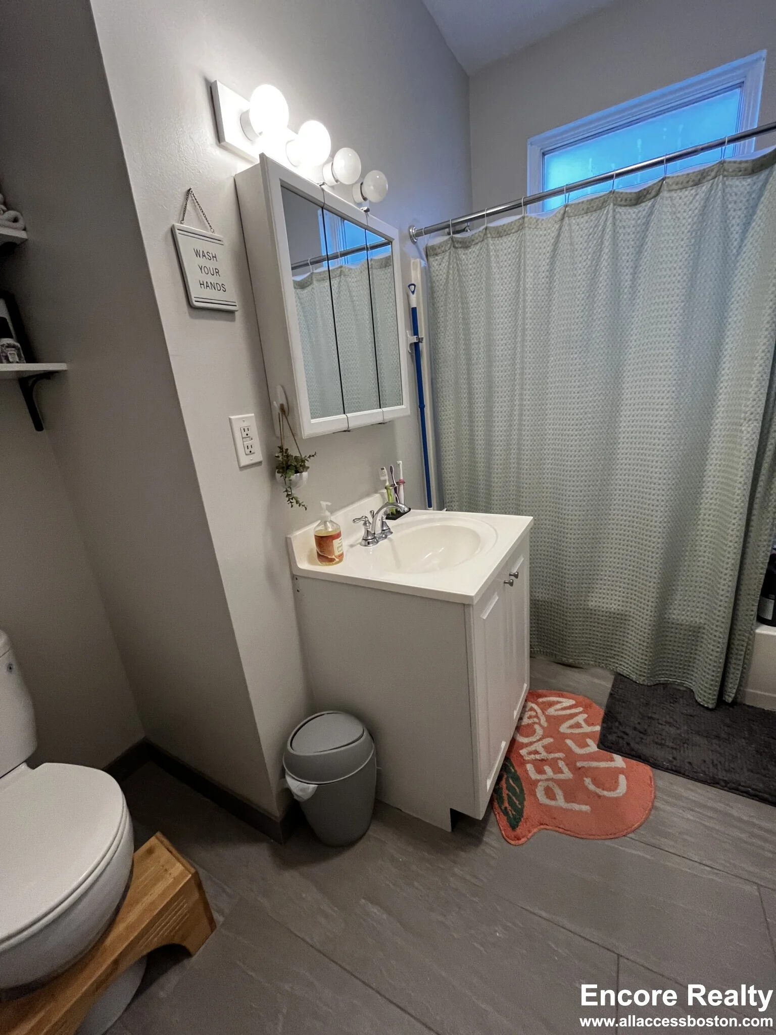 3 bed, 1 bath apartment for rent at 15 Stearns Rd Unit 4C, Coolidge Corner — photo 9 of 21