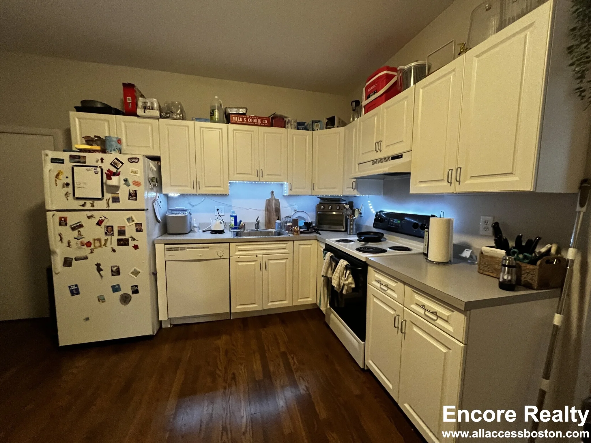 3 bed, 1 bath apartment for rent at 15 Stearns Rd Unit 4C, Coolidge Corner — photo 4 of 21