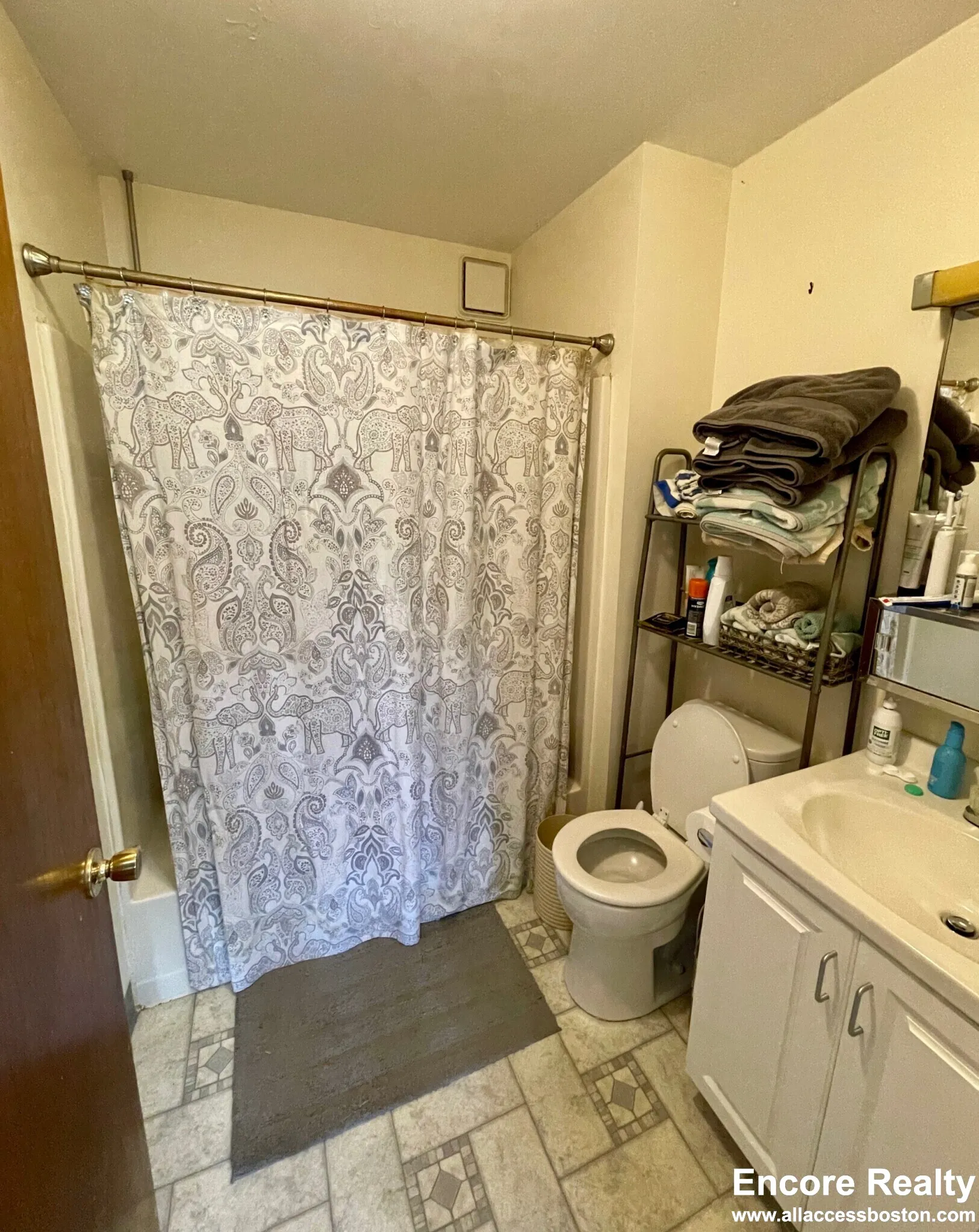 3 bed, 1 bath apartment for rent at 15 Stearns Rd Unit 5, Coolidge Corner — photo 2 of 10