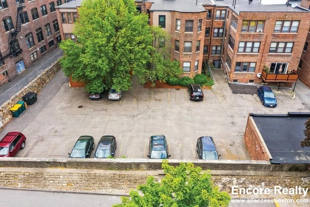 3 bed, 1 bath apartment for rent at 15 Stearns Rd Unit 5, Coolidge Corner — photo 8 of 10