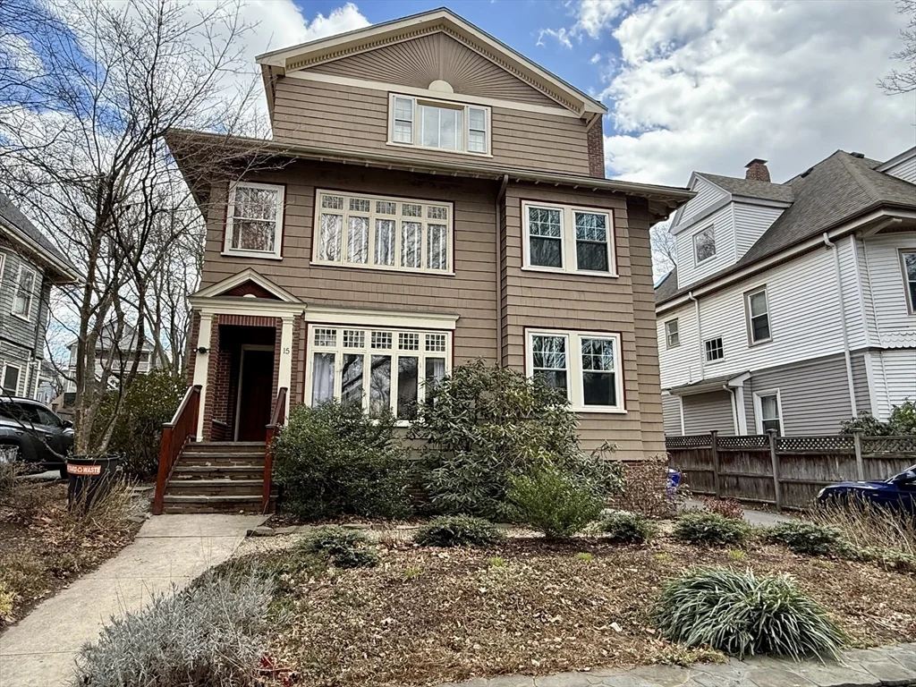 3 bed, 1 bath apartment for rent at 15 Stetson St Unit 1, Coolidge Corner — photo 1 of 23