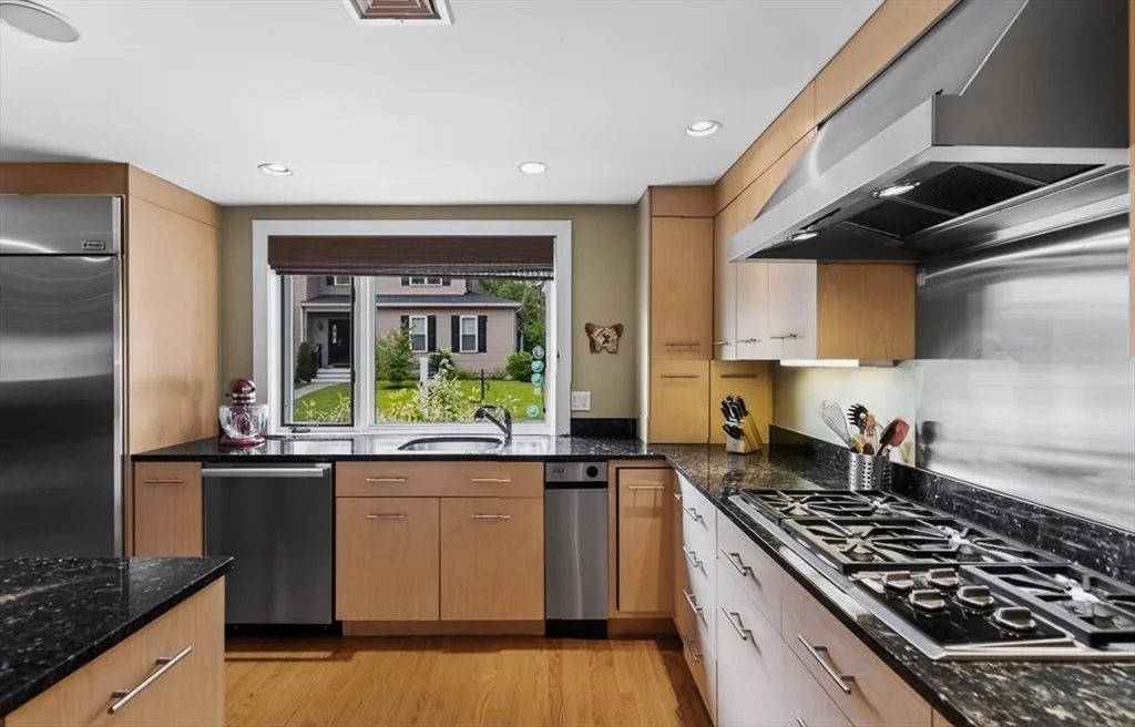 4 bed, 3 bath apartment for rent at 15 Suban Pl Unit 15, Newton Highlands — photo 3 of 36