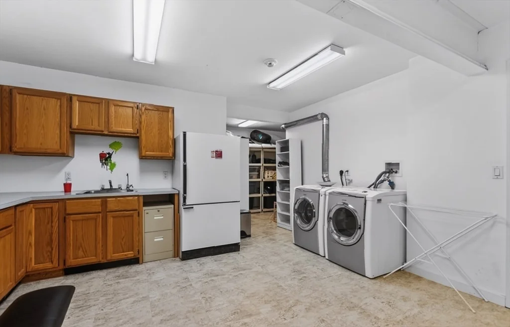 4 bed, 3 bath apartment for rent at 15 Suban Pl Unit 15, Newton Highlands — photo 29 of 36
