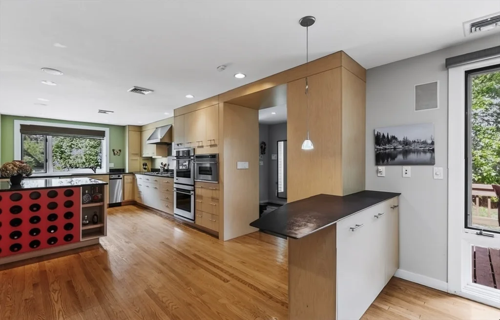 4 bed, 3 bath apartment for rent at 15 Suban Pl Unit 15, Newton Highlands — photo 4 of 36