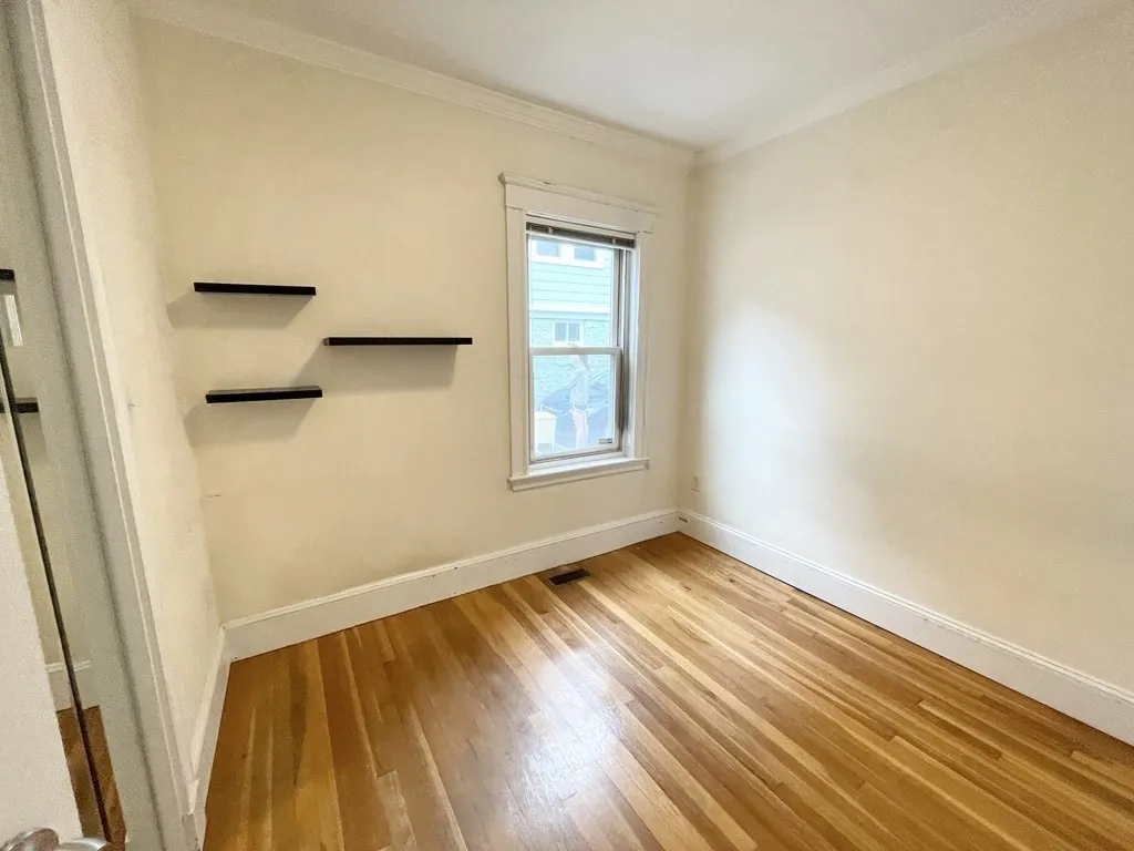 5 bed, 2 bath apartment for rent at 15 Sunset St Unit 1, Mission Hill — photo 6 of 14
