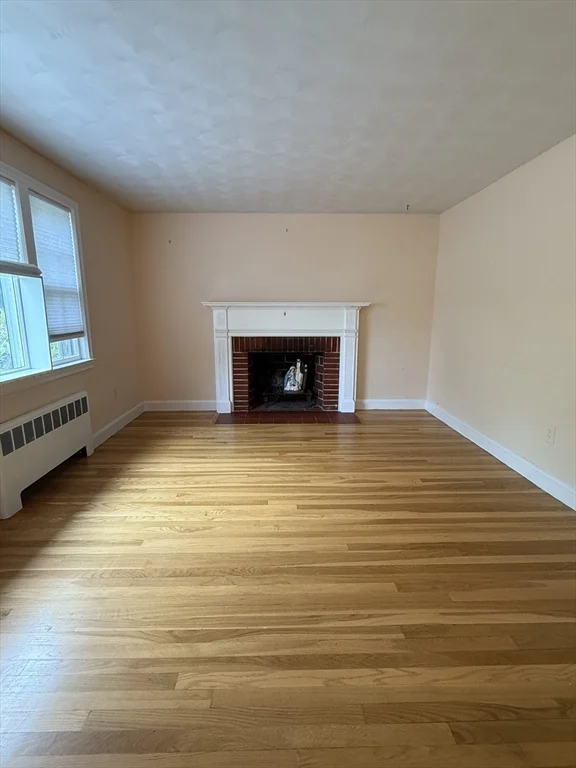 2 bed, 1 bath apartment for rent at 15 Swan St, West Roxbury — photo 3 of 12