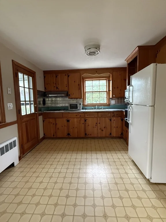 2 bed, 1 bath apartment for rent at 15 Swan St, West Roxbury — photo 12 of 12