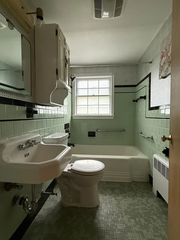 2 bed, 1 bath apartment for rent at 15 Swan St, West Roxbury — photo 10 of 12