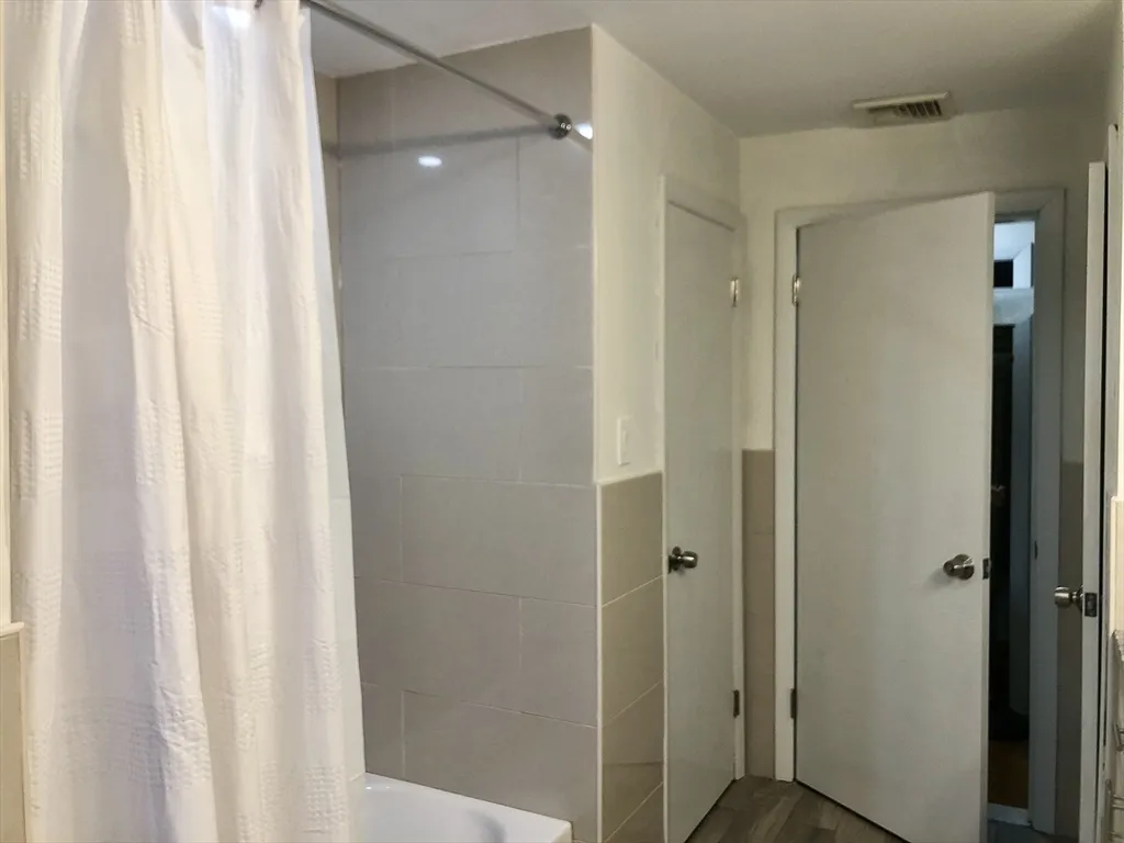 3 bed, 2 bath apartment for rent at 15 Sycamore Rd Unit 0, Montrose — photo 16 of 39