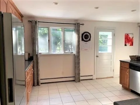 3 bed, 2 bath apartment for rent at 15 Sycamore Rd Unit 0, Montrose — photo 8 of 39