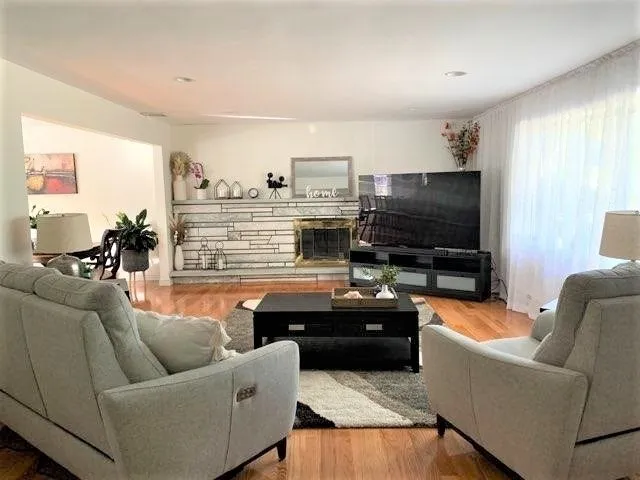 3 bed, 2 bath apartment for rent at 15 Sycamore Rd Unit 0, Montrose — photo 4 of 39