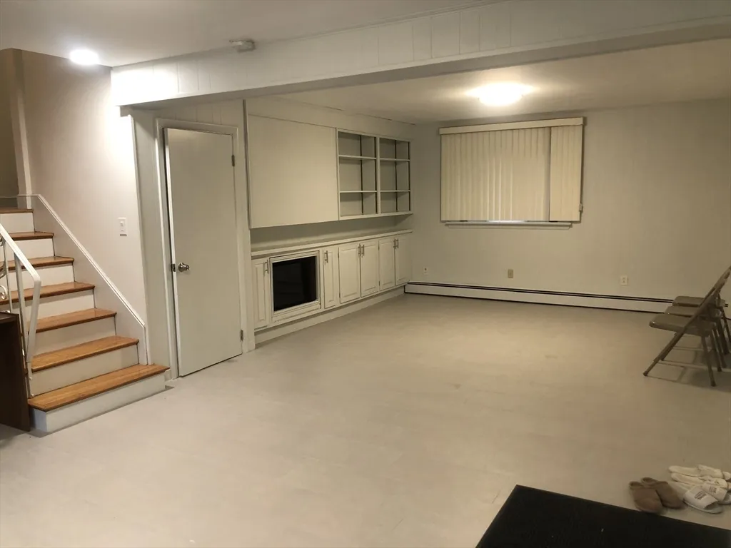 3 bed, 2 bath apartment for rent at 15 Sycamore Rd Unit 0, Montrose — photo 24 of 39