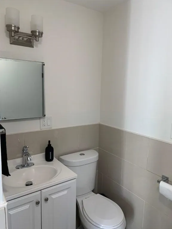 3 bed, 2 bath apartment for rent at 15 Sycamore Rd Unit 0, Montrose — photo 25 of 39