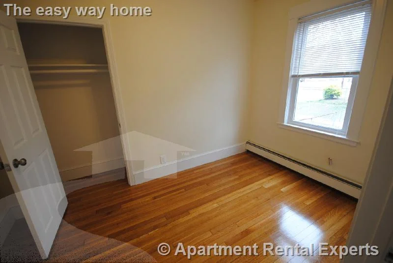 4 bed, 2 bath apartment for rent at 15 Taylor St Unit 1, Tufts — photo 7 of 10