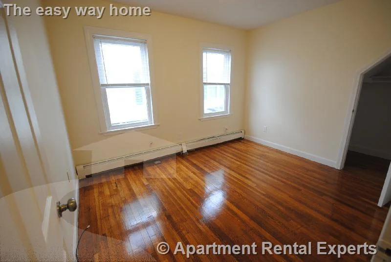 4 bed, 2 bath apartment for rent at 15 Taylor St Unit 1, Tufts — photo 3 of 10