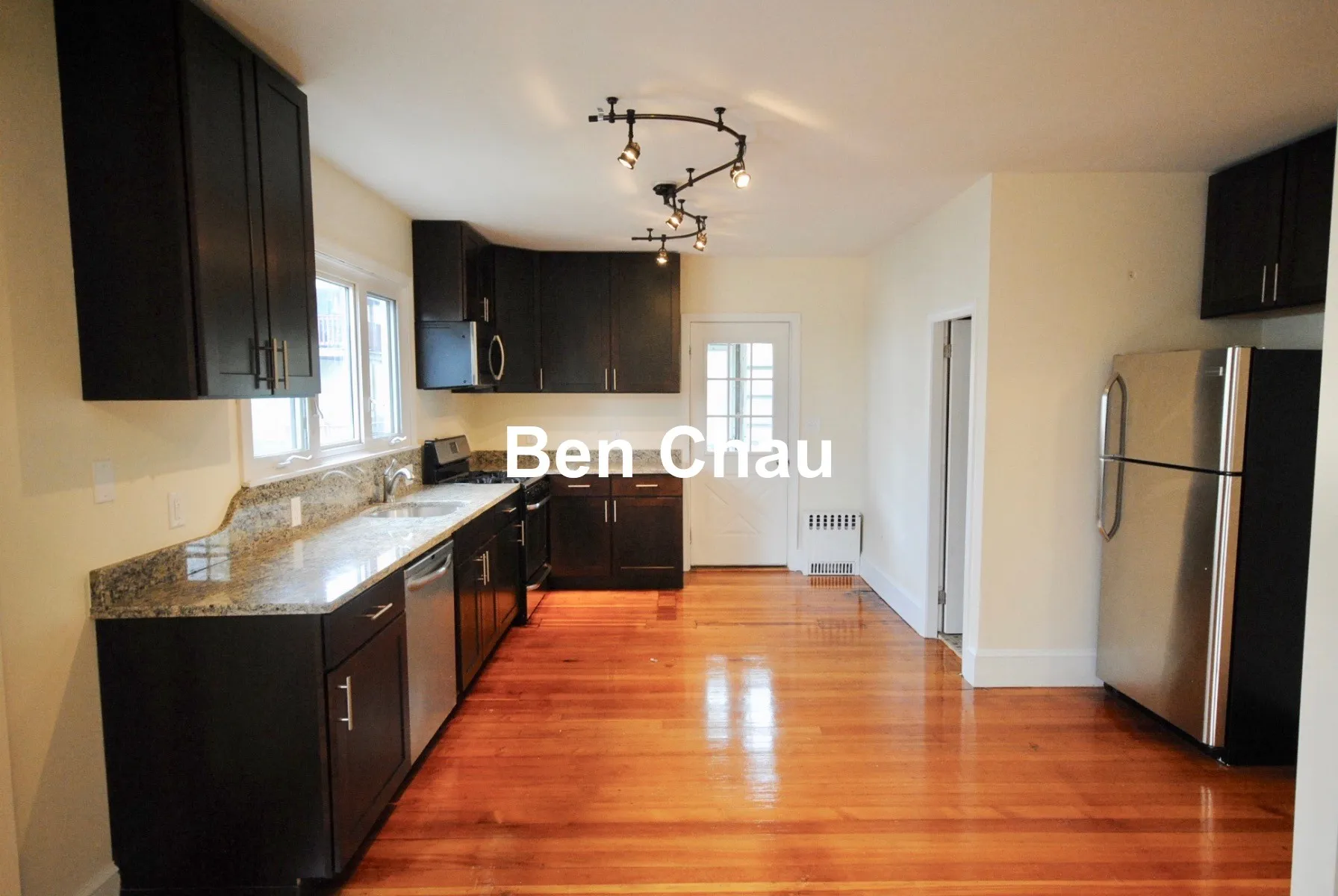 4 bed, 2 bath apartment for rent at 15 Taylor St Unit 1B, Medford — photo 2 of 9