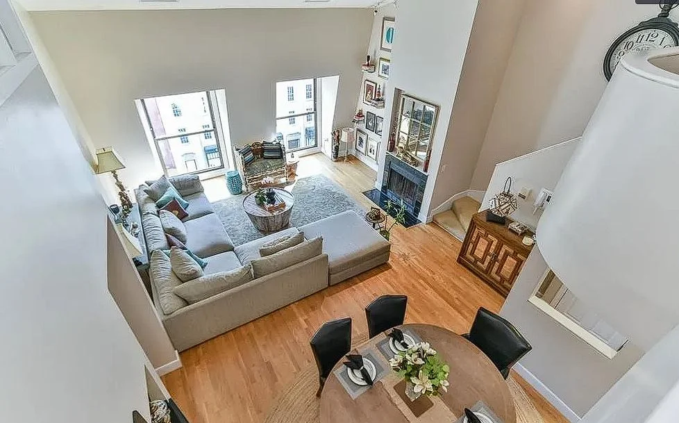 2 bed, 2 bath apartment for rent at 15 Temple St Unit 2, Beacon Hill — photo 3 of 5
