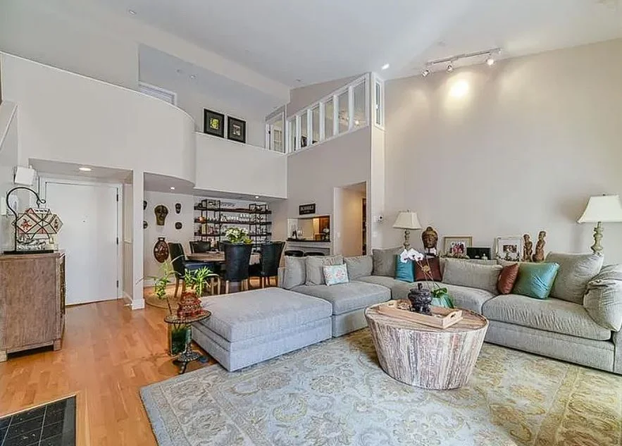 2 bed, 2 bath apartment for rent at 15 Temple St Unit 2, Beacon Hill — photo 1 of 5
