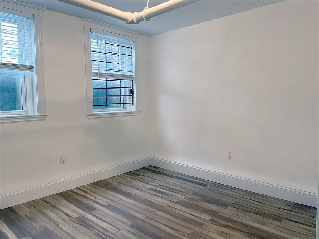3 bed, 1 bath apartment for rent at 15 Thatcher St Unit B, Coolidge Corner — photo 6 of 11