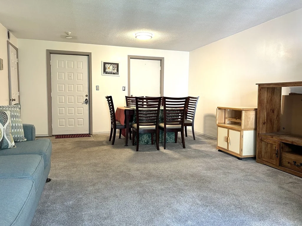 2 bed, 1 bath apartment for rent at 15 Thompson Dr Unit 12, Randolph — photo 2 of 11