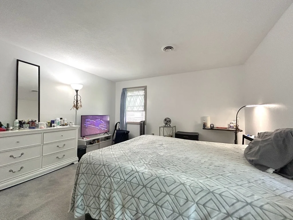 2 bed, 1 bath apartment for rent at 15 Thompson Dr Unit 12, Randolph — photo 5 of 11