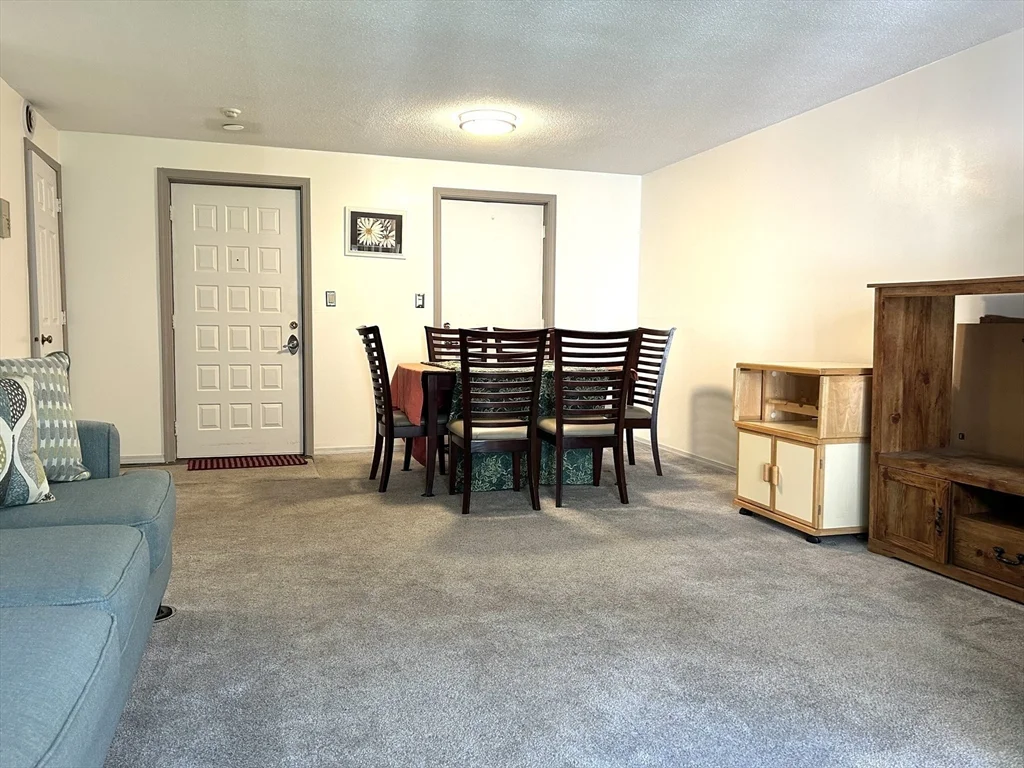 2 bed, 1 bath apartment for rent at 15 Thompson Dr Unit 12, Randolph — photo 2 of 11