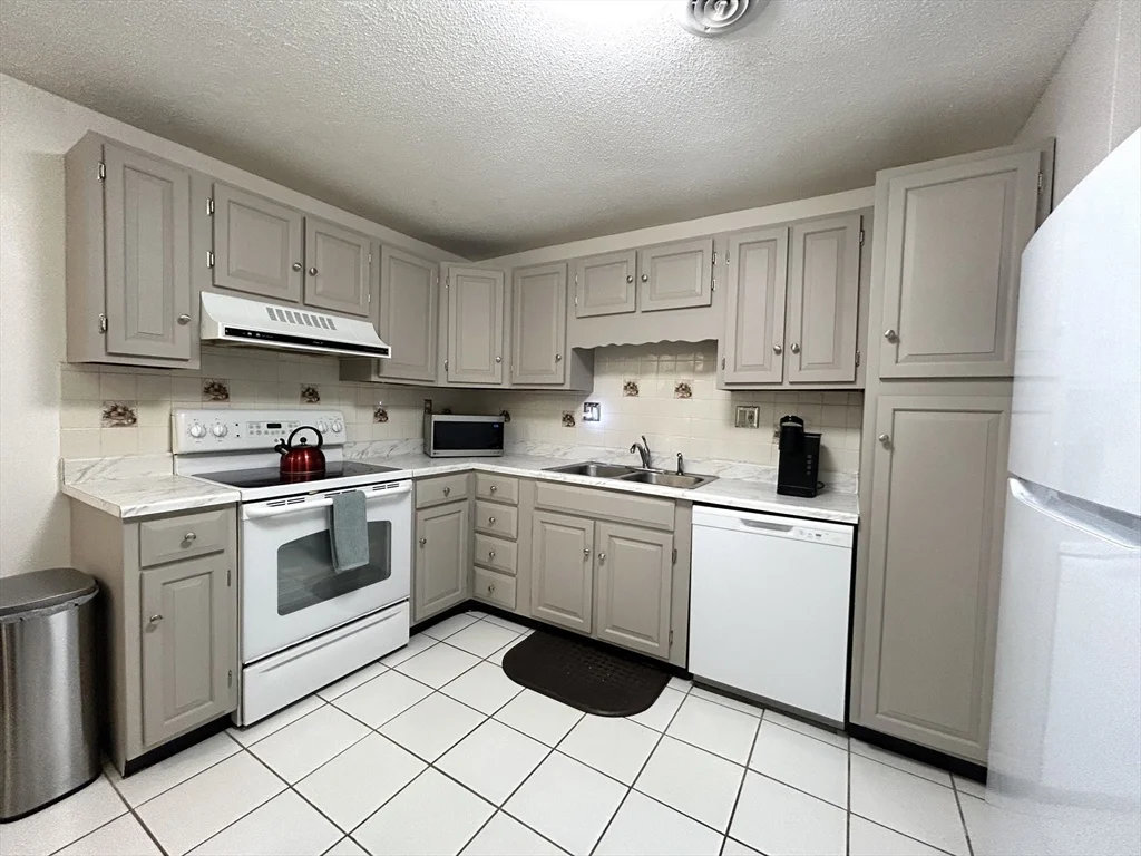 2 bed, 1 bath apartment for rent at 15 Thompson Dr Unit 12, Randolph