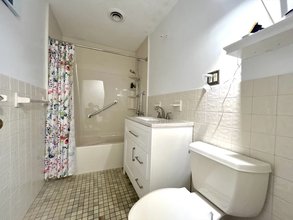 2 bed, 1 bath apartment for rent at 15 Thompson Dr Unit 12, Randolph — photo 7 of 11