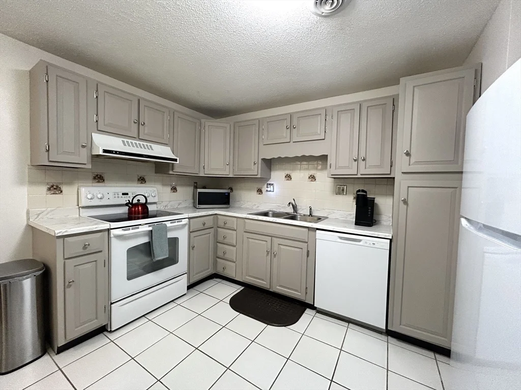 2 bed, 1 bath apartment for rent at 15 Thompson Dr Unit 12, Randolph