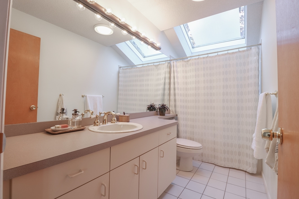 4 bed, 2 bath apartment for rent at 15 Thoreau Dr Unit 15, Easton — photo 33 of 37