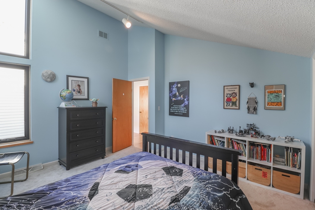 4 bed, 2 bath apartment for rent at 15 Thoreau Dr Unit 15, Easton — photo 32 of 37