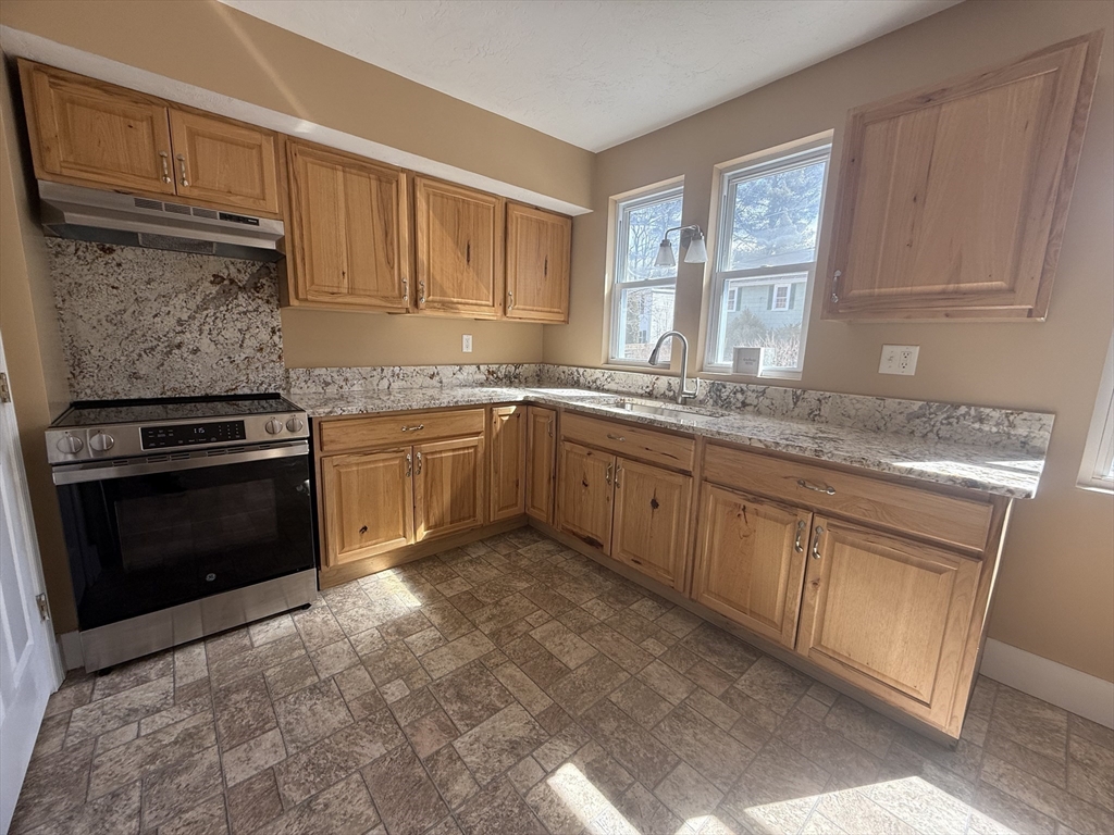 2 bed, 1 bath apartment for rent at 15 Trafalgar Sq Unit 15, Barre — photo 3 of 19