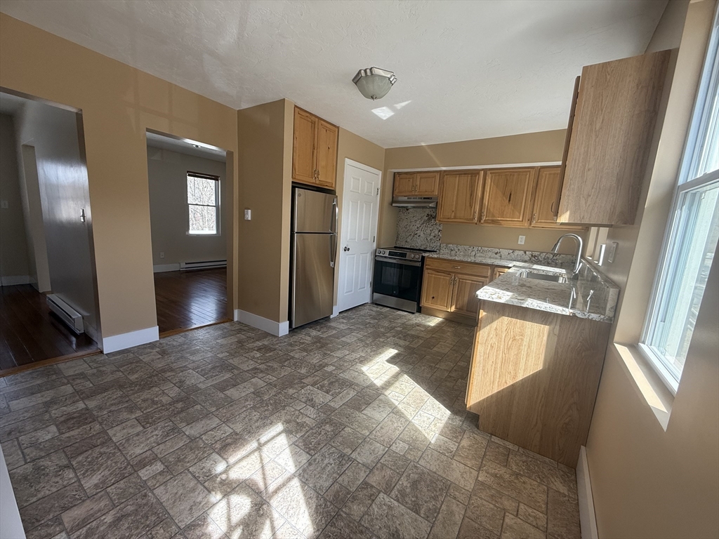 2 bed, 1 bath apartment for rent at 15 Trafalgar Sq Unit 15, Barre — photo 2 of 19