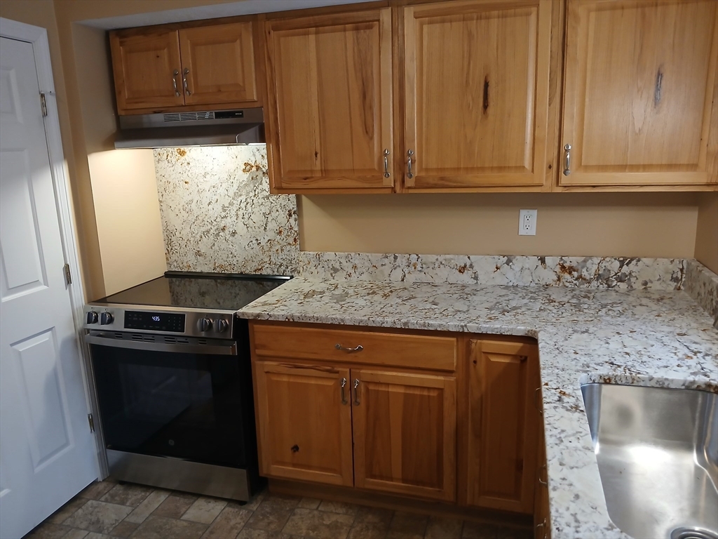 2 bed, 1 bath apartment for rent at 15 Trafalgar Sq Unit 15, Barre — photo 4 of 19