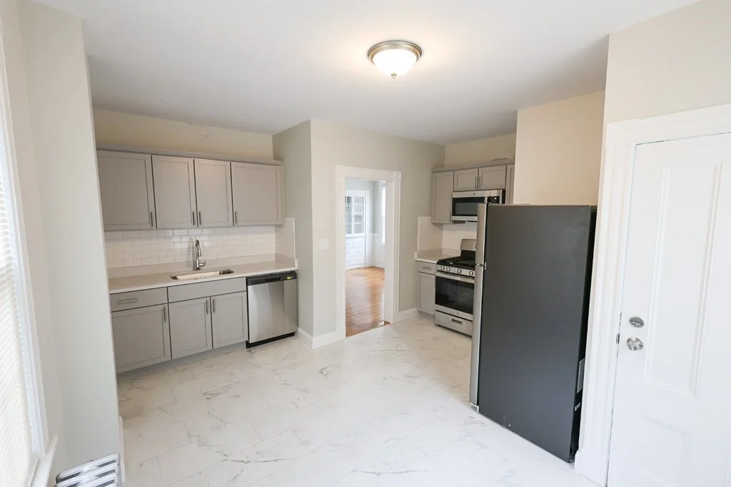 3 bed, 1 bath apartment for rent at 15 Tremlett St Unit 2, Dorchester — photo 4 of 15