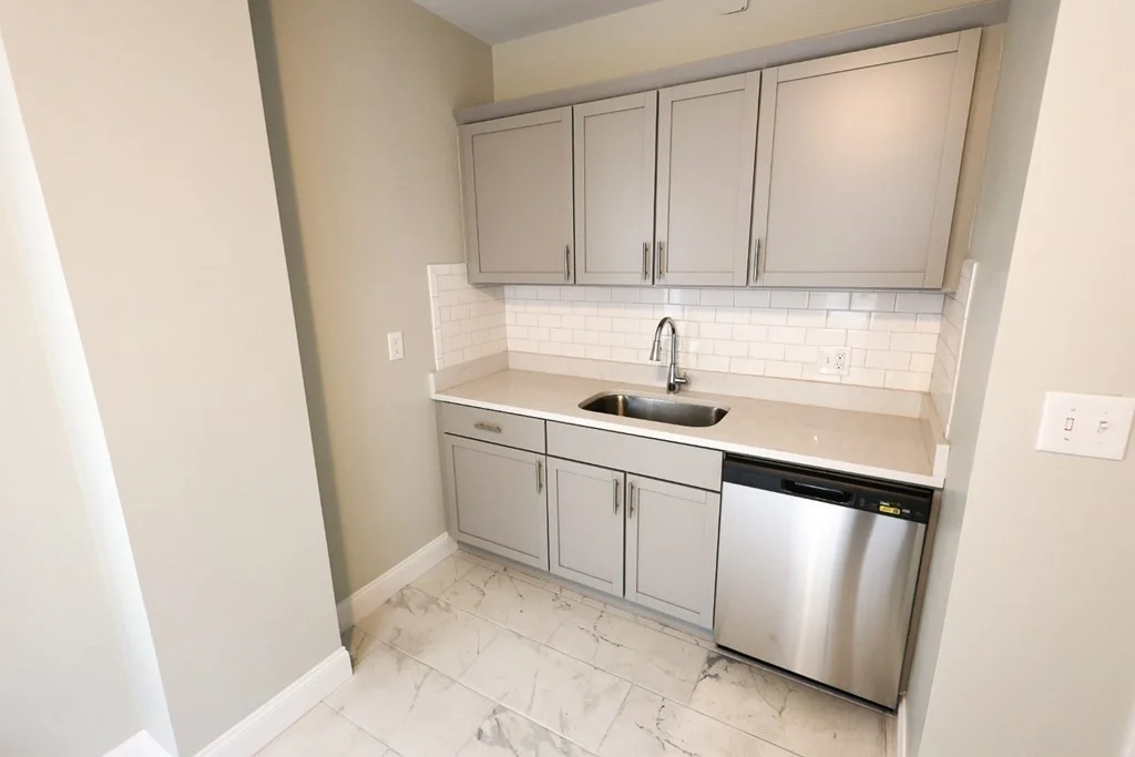 3 bed, 1 bath apartment for rent at 15 Tremlett St Unit 2, Dorchester — photo 3 of 15