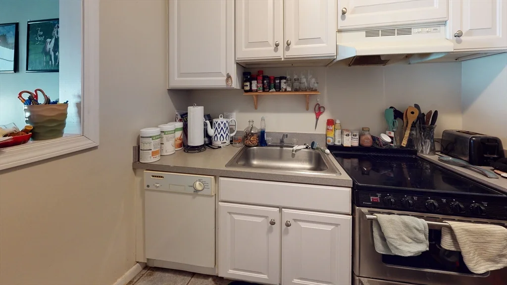 1 bed, 1 bath apartment for rent at 15 University Rd Unit 34, Brookline Hills — photo 3 of 9