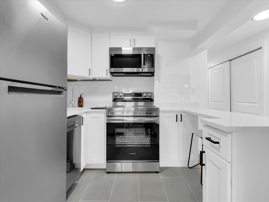 1 bed, 1 bath apartment for rent at 15 University Rd Unit E, Aspinwall Hill — photo 4 of 12