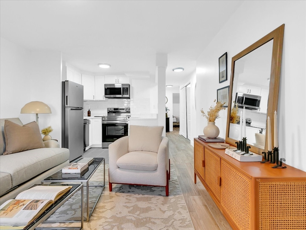 1 bed, 1 bath apartment for rent at 15 University Rd Unit E, Aspinwall Hill