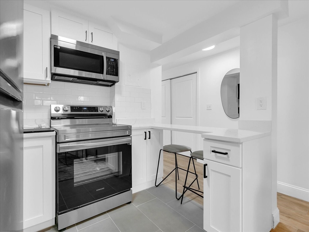1 bed, 1 bath apartment for rent at 15 University Rd Unit E, Aspinwall Hill — photo 6 of 12