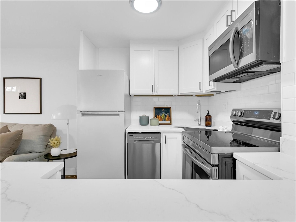 1 bed, 1 bath apartment for rent at 15 University Rd Unit E, Aspinwall Hill — photo 5 of 12