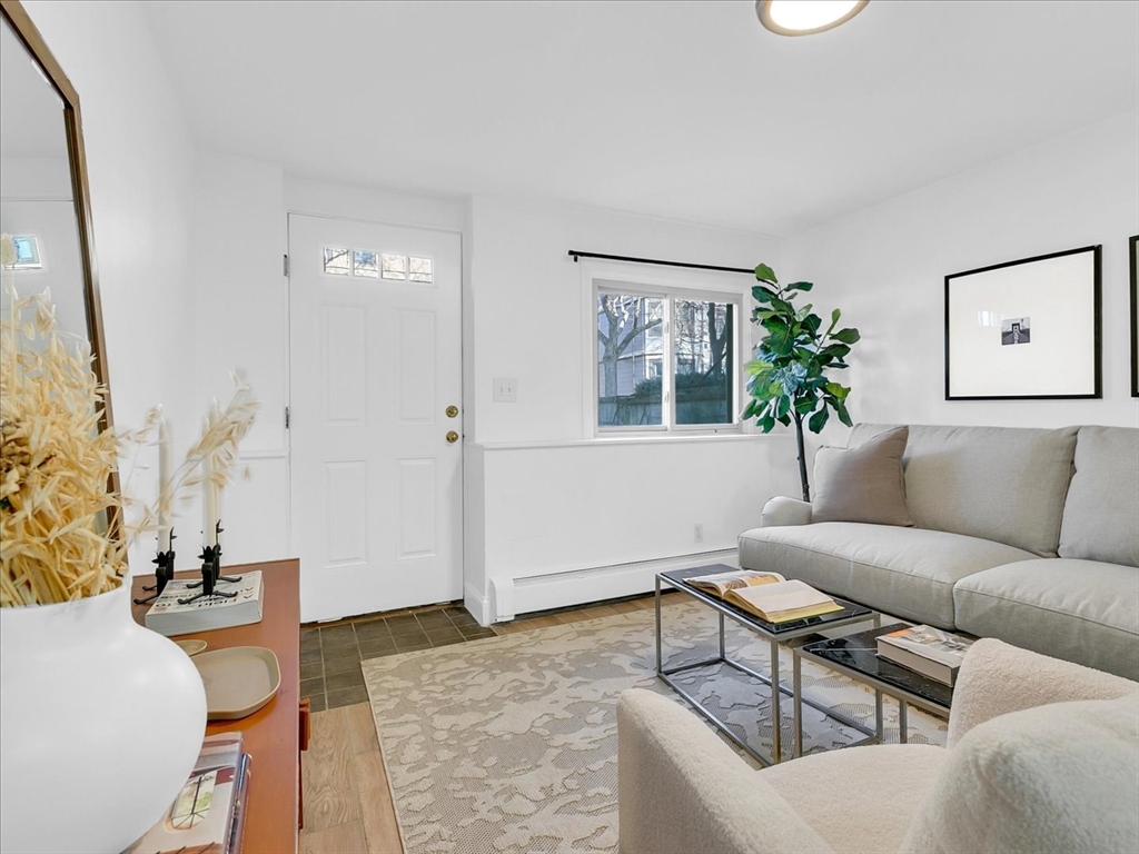 1 bed, 1 bath apartment for rent at 15 University Rd Unit E, Aspinwall Hill — photo 3 of 12
