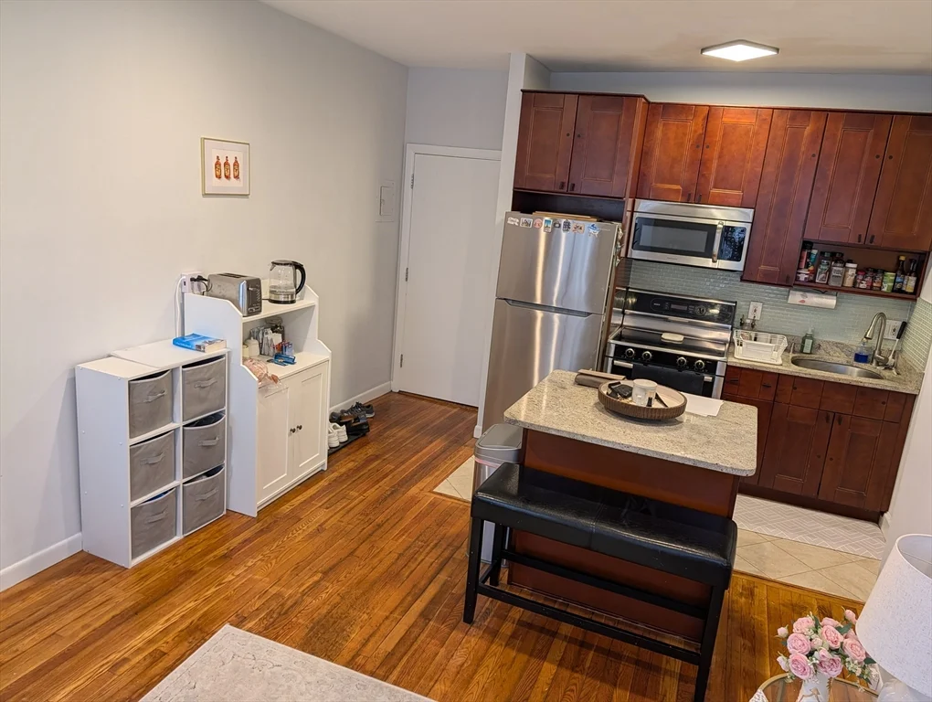 1 bed, 1 bath apartment for rent at 15 University Unit 25, Brookline — photo 4 of 11