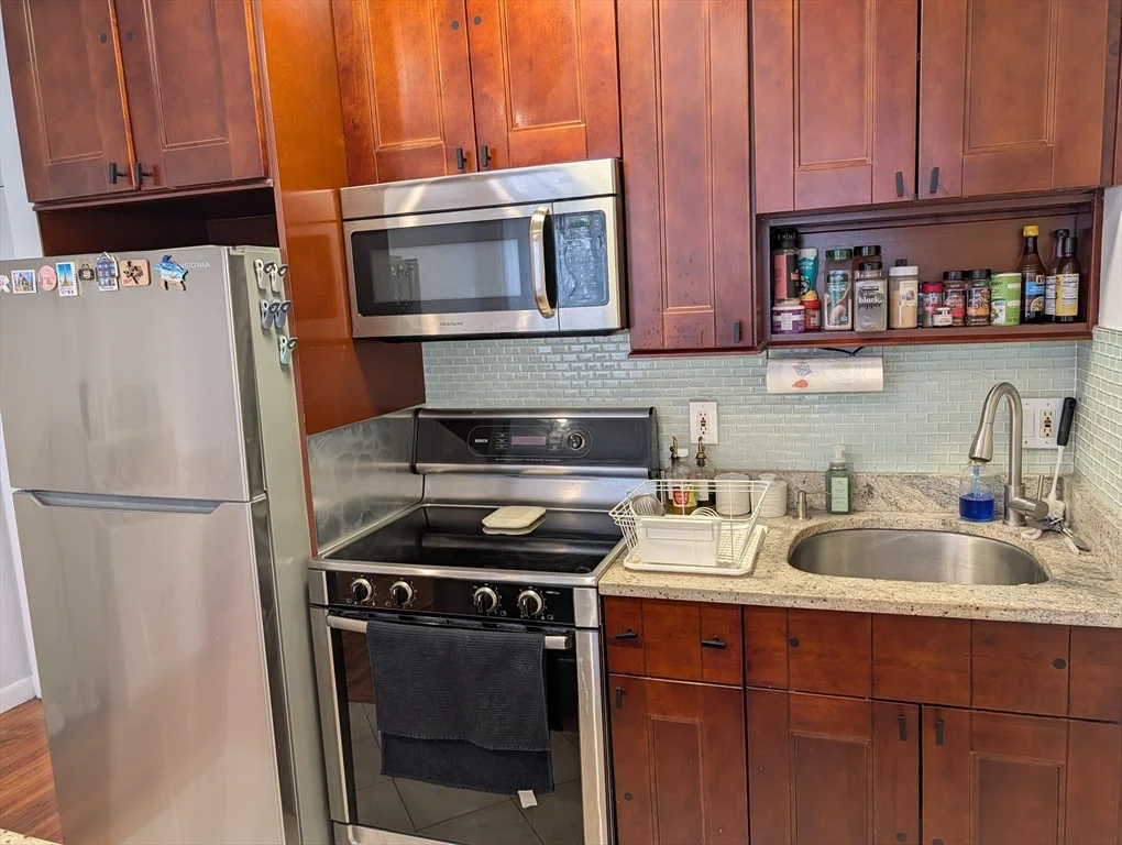 1 bed, 1 bath apartment for rent at 15 University Unit 25, Brookline — photo 8 of 11