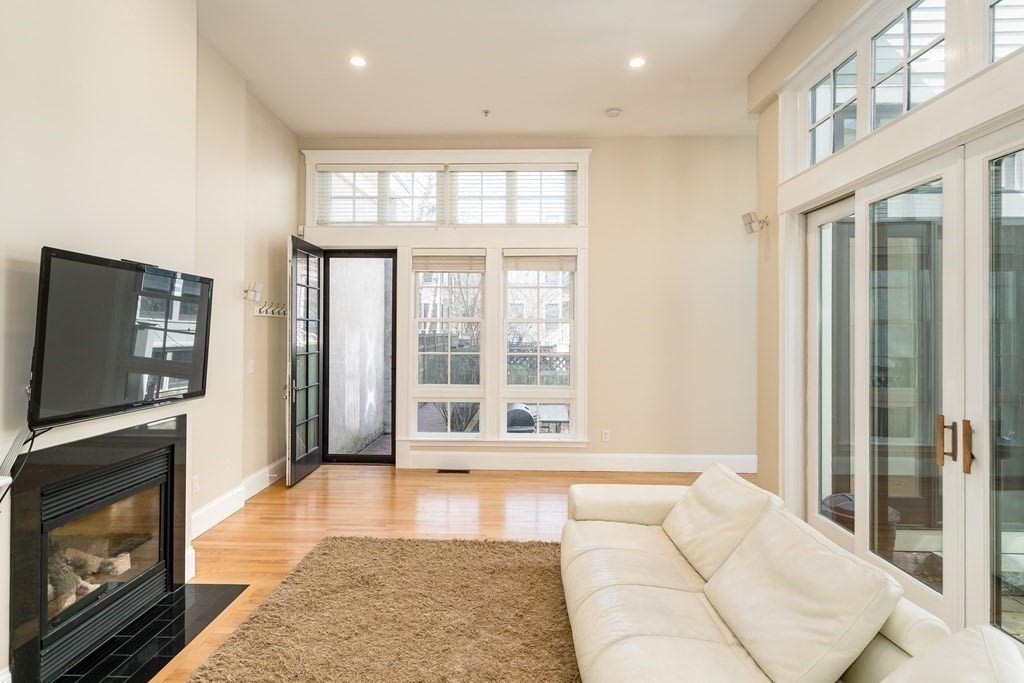 2 bed, 2 bath apartment for rent at 15 Valentine St Unit 15, Cambridgeport — photo 3 of 20